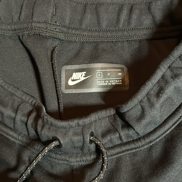 Nike Tech Fleece Short - Black - Medium - Picture 2 of 3